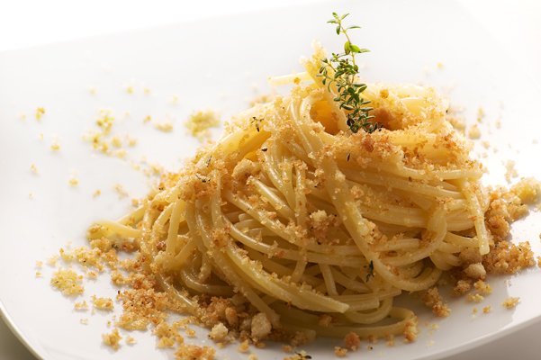spaghetti croccanti aglio olio e peperoncino spaghetti croccanti aglio olio e peperoncino